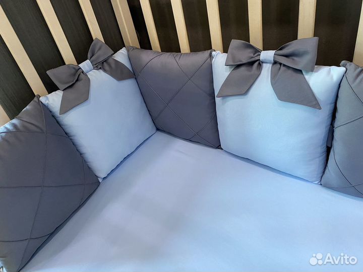 Бортики в кроватку с простынью на резинке новые