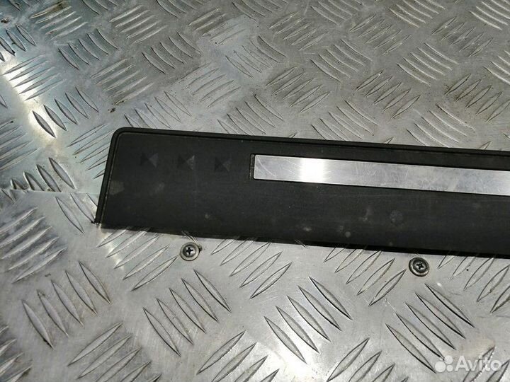 Накладка на порог передняя правая Nissan Teana J31