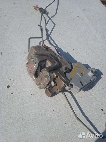 Замок двери передний левый Nissаn Рrimеrа P11