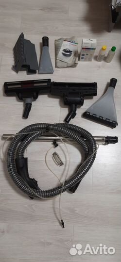 Пылесос Bosch Serie 4 BWD41740 фиолетовый