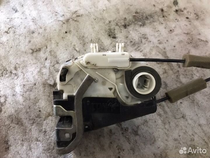 Замок двери задний правый Honda Cr-V 4