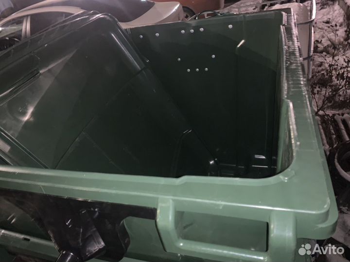 Евроконтейнер для мусора 1100 литров и 240 литров