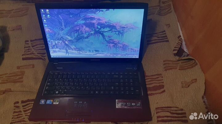 Samsung 17.3, i3, 8gb, GT 330m