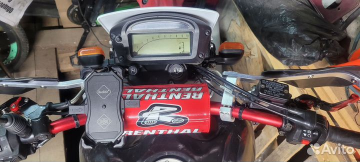 Suzuki XF 650 Freewind