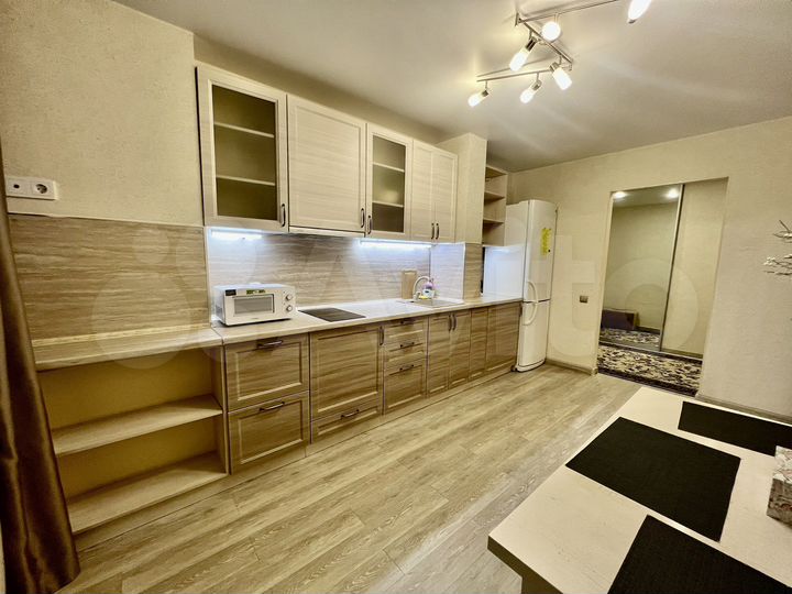 2-к. квартира, 60 м², 8/10 эт.