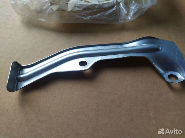 Кронштейн крепления крыла для Skoda Octavia A5 1Z