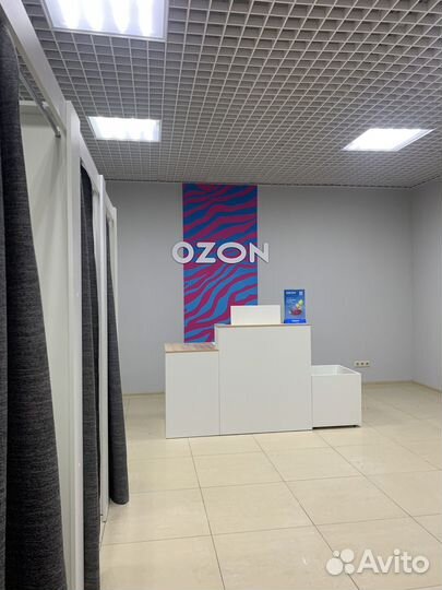 Сотрудник нового пункта выдачи ozon