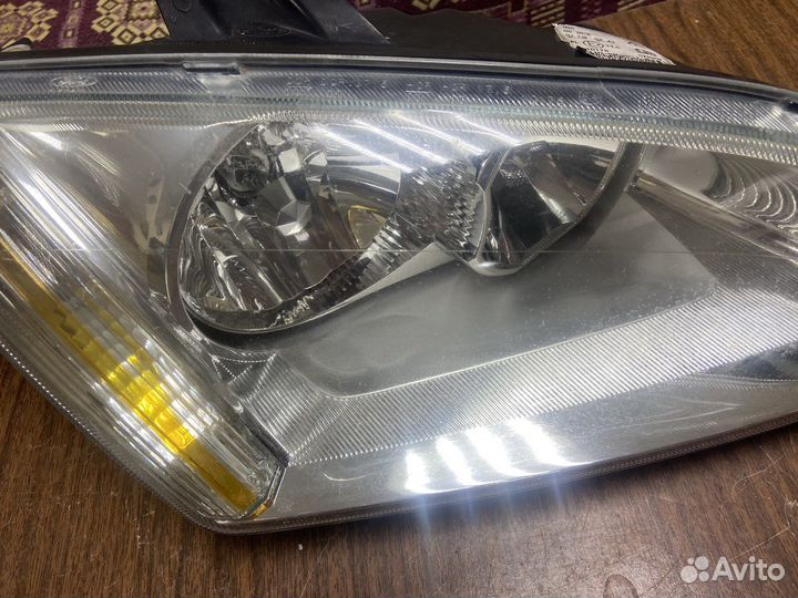 Фара правая Ford Focus 2 дорестайлинг 05-08г