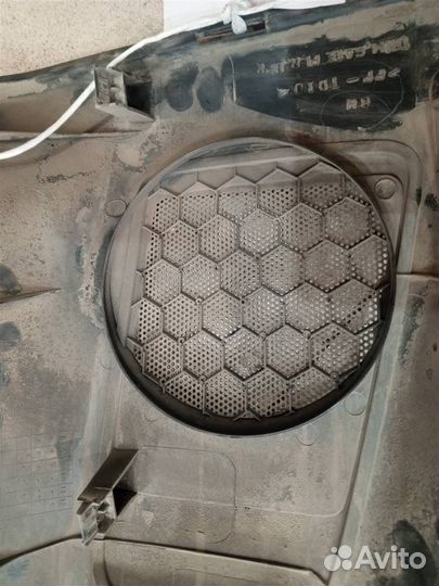 Обшивка стойки задняя правая (внутри) Mitsubishi