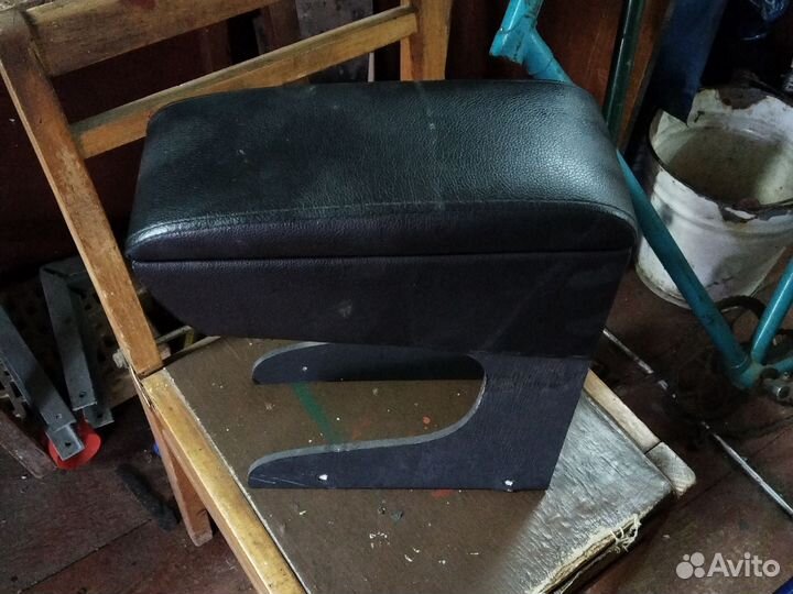 Подлокотник на renault sandero 1