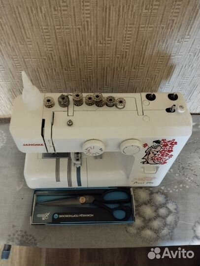 Швейная машинка janome