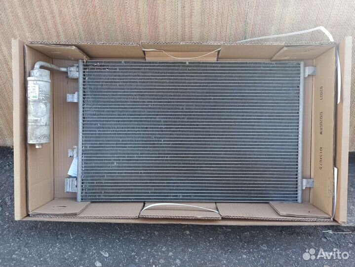 Радиатор кондиционера Ниссан Кашкай J10