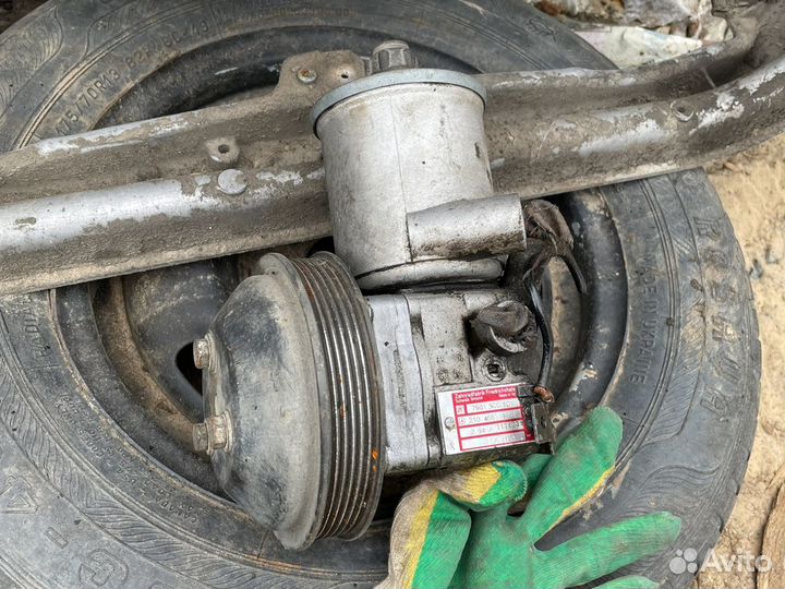 Гидроусилительна w210 W124 W202