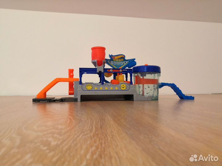 Hot Wheels Вулкан и автомойка