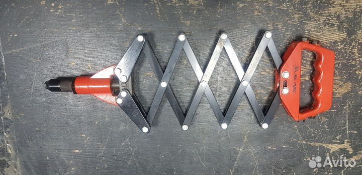 Заклепочник ручной