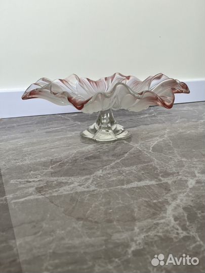 Ваза для фруктов на ножке