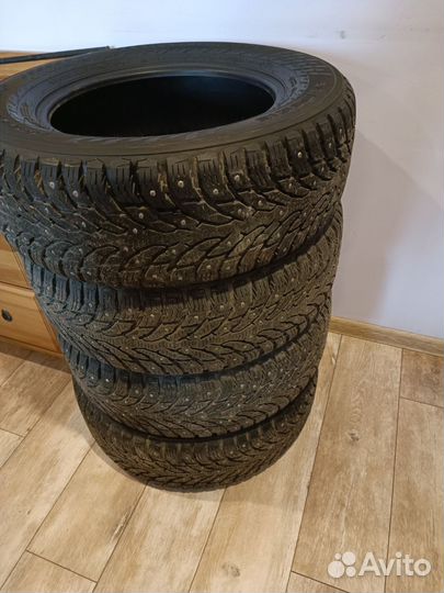 Nokian Tyres Hakkapeliitta 9 SUV 215/65 R16 102T