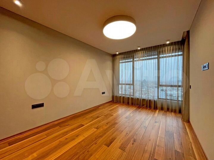 3-к. апартаменты, 130 м², 2/4 эт.
