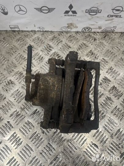 Суппорт передний правый Dodge Journey универсал