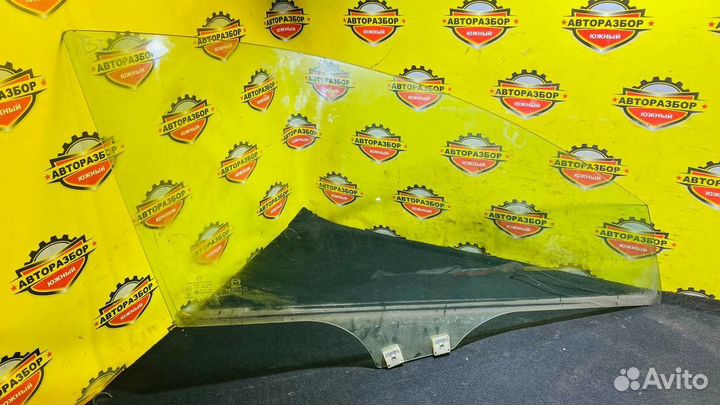 Стекло двери передней правой Mazda 3 BL