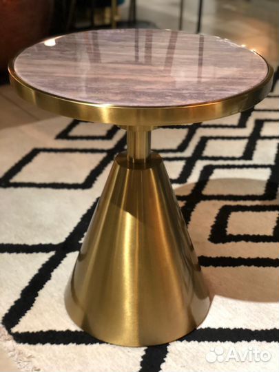 Интерьерный журнальный столик