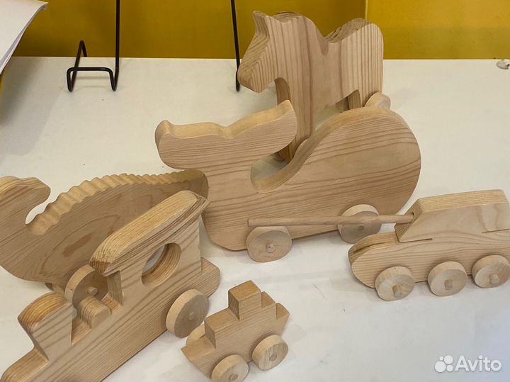 Деревянные игрушки на колесиках