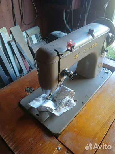 Швейная машина Подольск ножная