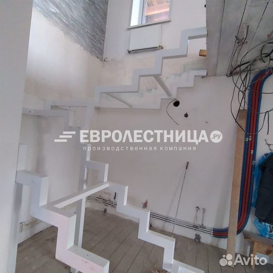 Лестница в дом металлическая