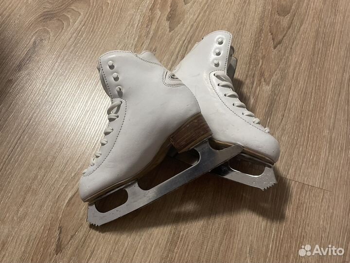 Фигурные коньки risport Lux 190
