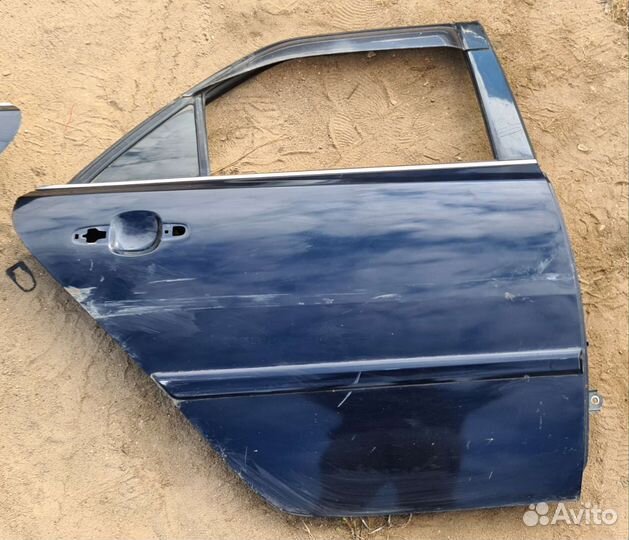 Дверь Toyota mark 2 blit