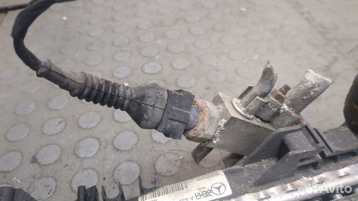 Радиатор охлаждения двигателя Mercedes Viano, 2006