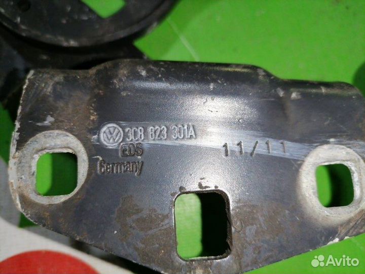 Петля капота левая Volkswagen Passat CC 2008-2017