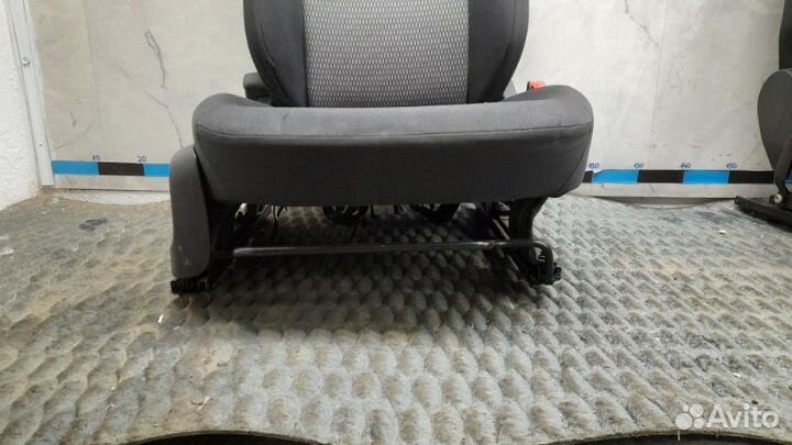 Сиденье переднее правое Volkswagen Polo 5 1.6 CFN