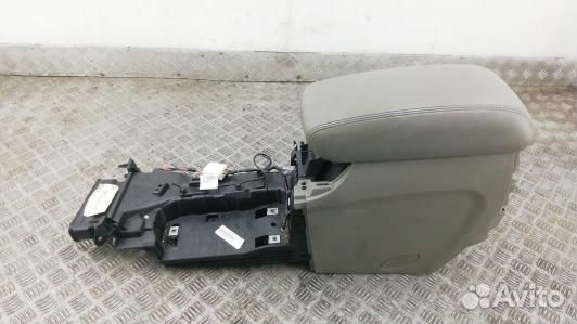 Подлокотник центральный jeep grand cherokee WK2 (1