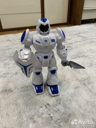 Робот, радиоуправляемый со звуком и светом