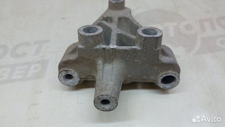 Кронштейн двигателя правый Nissan Murano Z50 VQ35