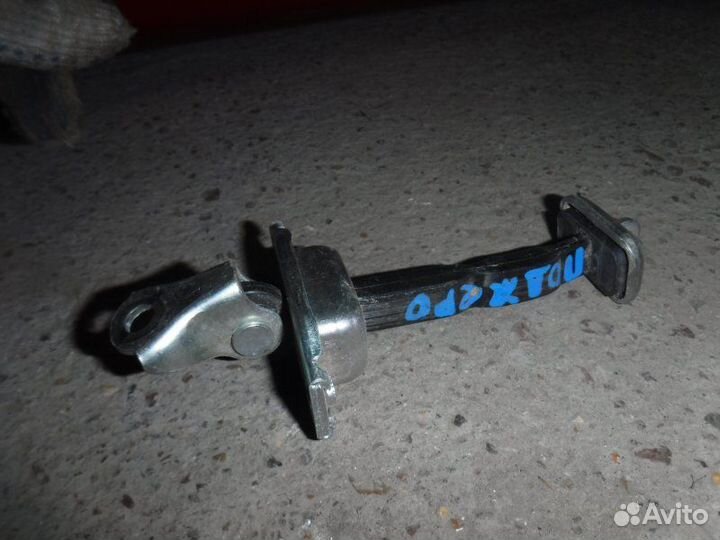 Ограничитель двери задний правый Mitsubishi Pajero