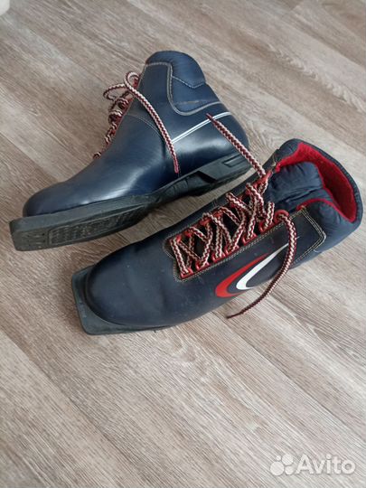 Лыжные ботинки