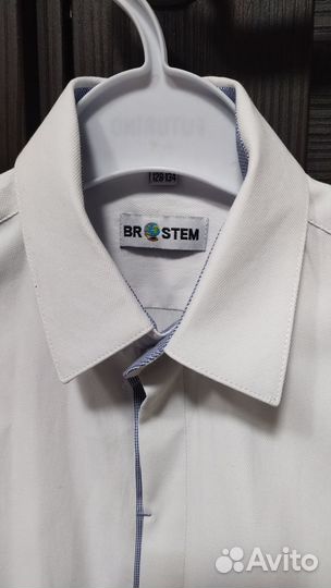 Продаю белую рубашку для мальчика