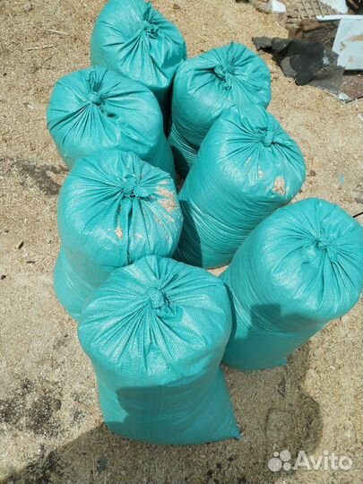 Опилки в мешках