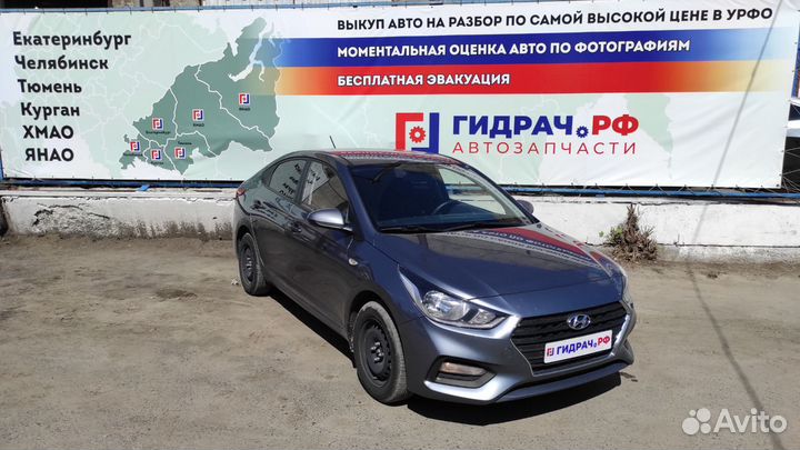 Кронштейн фары правый Hyundai Solaris II