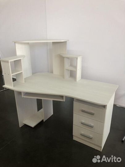 Стол компьютерный №1