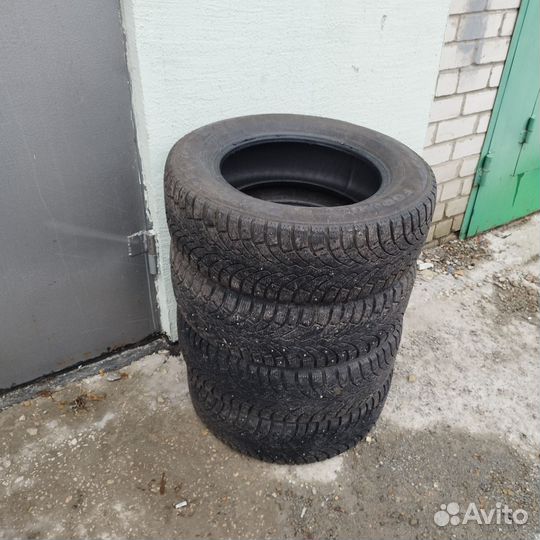 Pirelli Formula Ice 215/65 R16