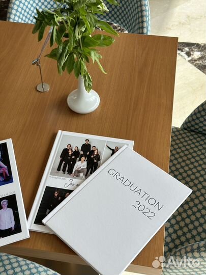 Выпускные альбом и ленты выпускника