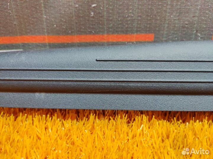 Накладка на порог салона передняя левая