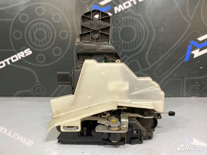 Замок двери задний левый Volkswagen Passat B5 AMX