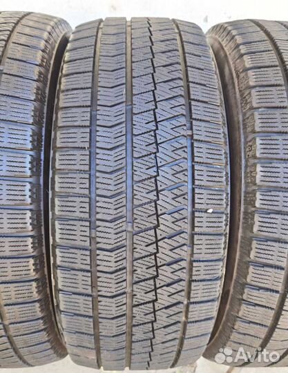 Bridgestone Blizzak VRX2 215/55 R17 94V