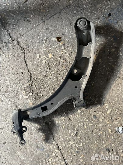 Рычаг передний правый Nissan Bluebird Sylphy