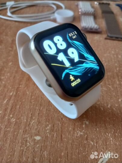 Продам Smart Watch P7 mini в золотом цвете