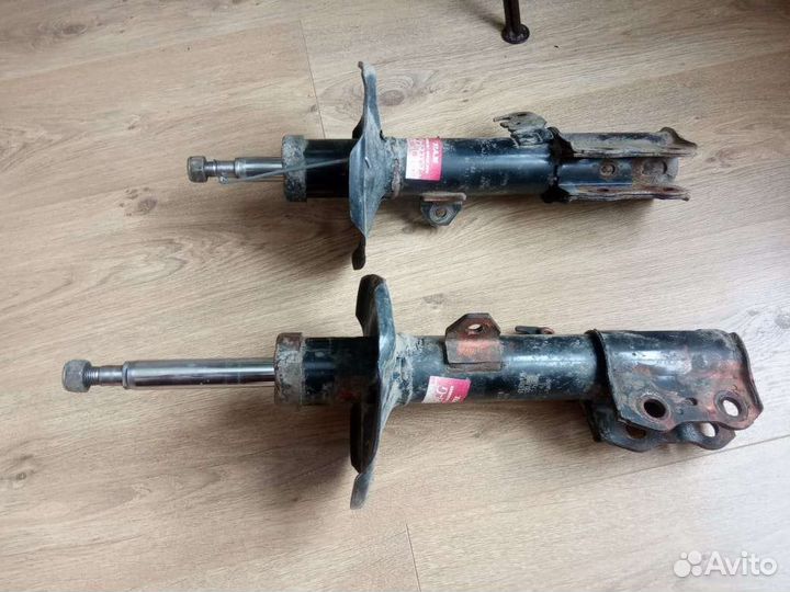 Стойки Kyb toyota corolla 120